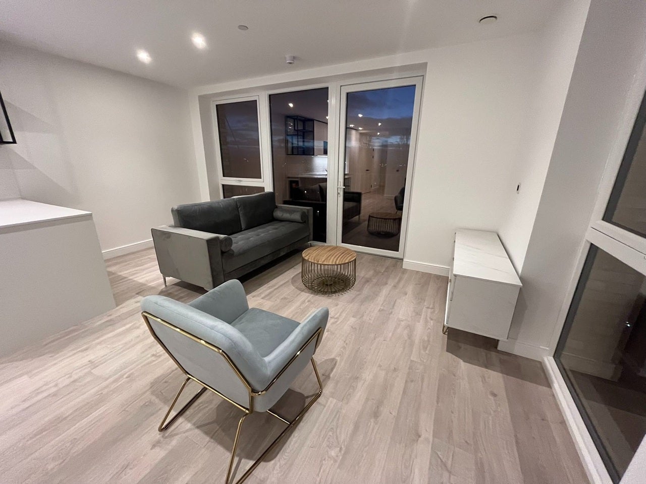 Flat Beresford Avenue in Greater London