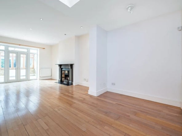 Flat Greencroft Gardens in Greater London