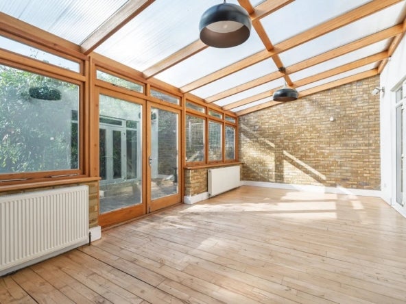 Flat Greencroft Gardens in Greater London