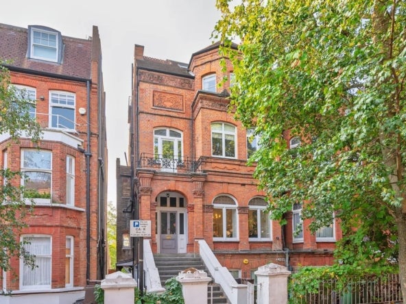 Flat Greencroft Gardens in Greater London