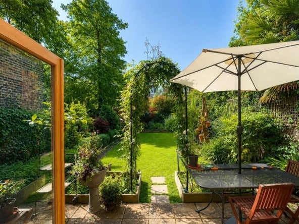 Flat Greencroft Gardens in Greater London