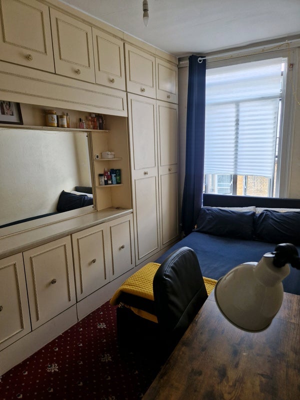 Room Market Place in Greater London