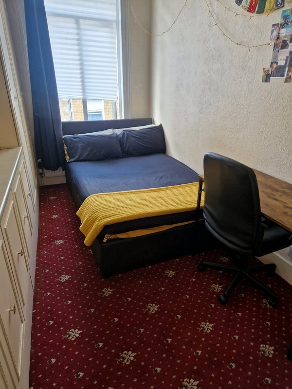 Room Market Place in Greater London