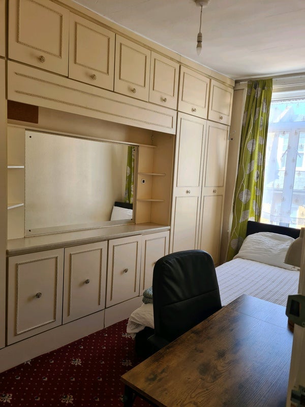 Flat Market Place in Greater London