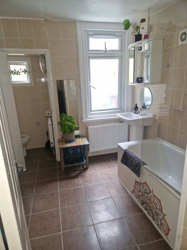 Room Market Place in Greater London