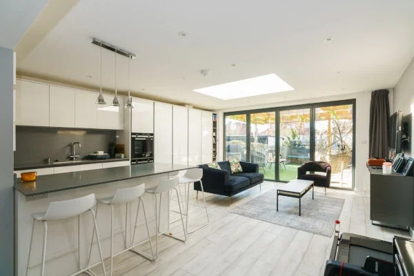 House Stanway Gardens in Greater London