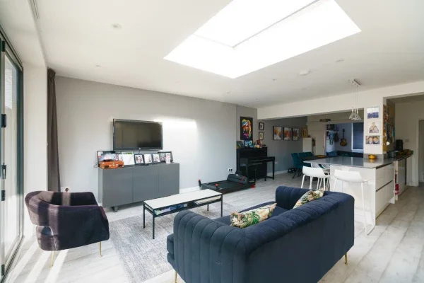House Stanway Gardens in Greater London
