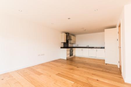 Flat Chestnut Crescent in Newbury