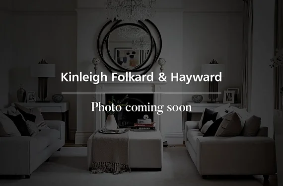 House Dagenham Road in Greater London