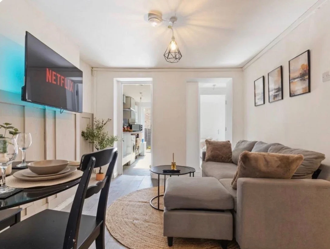 Flat Lewisham Way in Greater London