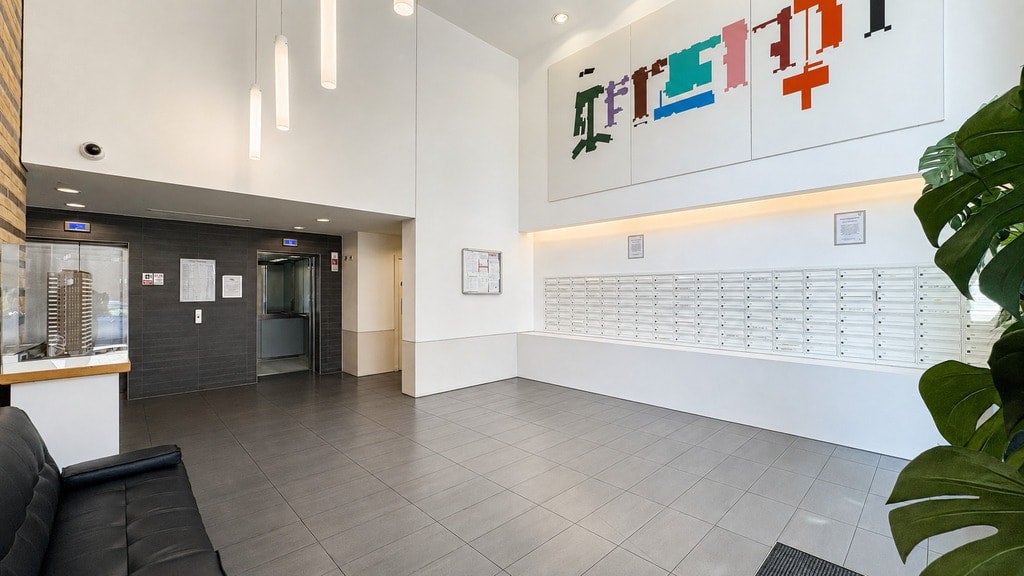 Flat Hannaford Walk in Greater London