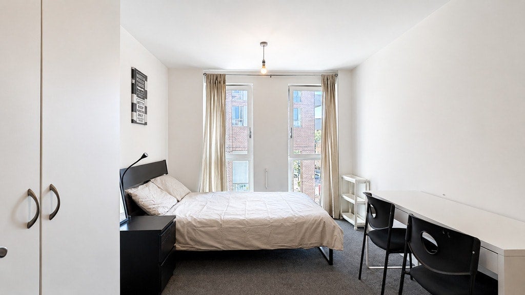 Flat Hannaford Walk in Greater London