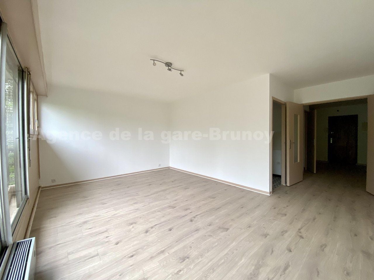 Flat Rue de la Gare in Brunoy