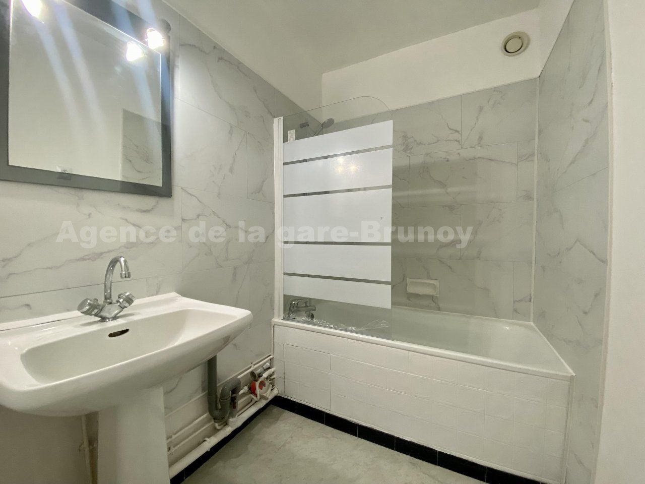 Flat Rue de la Gare in Brunoy