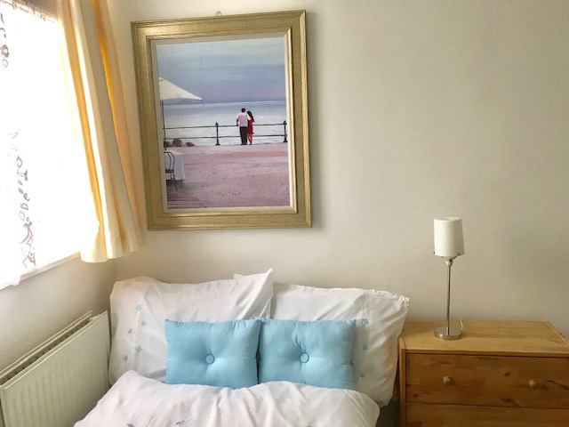 Room Bolingbroke Walk in Greater London