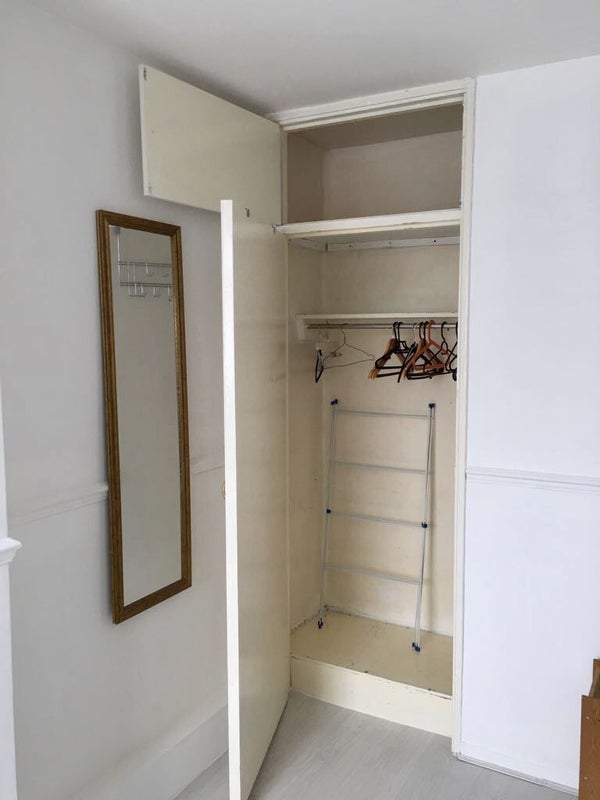 Room Bolingbroke Walk in Greater London