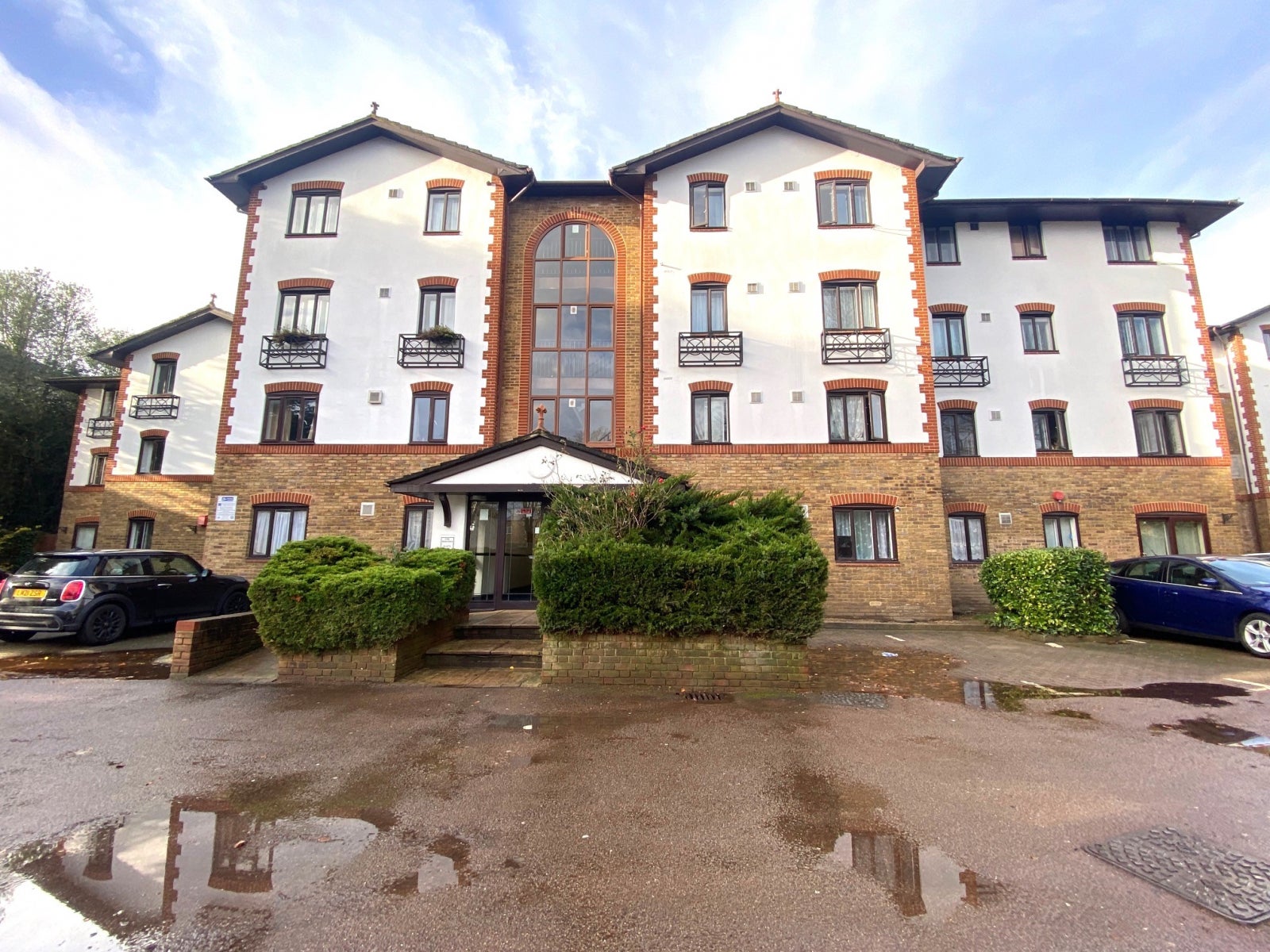 Flat Lampton Road in Greater London