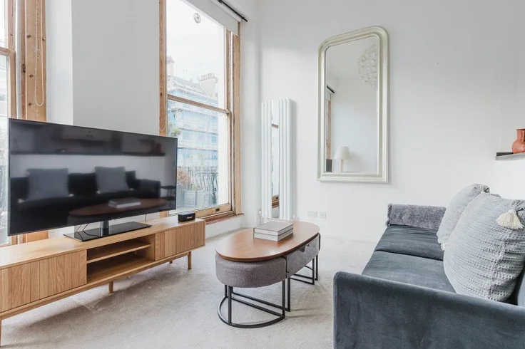 Flat Pembridge Gardens in Greater London