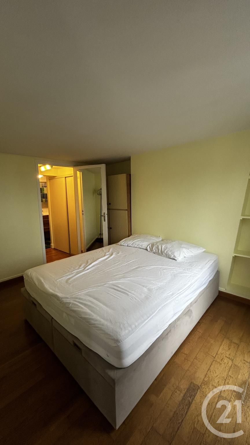 Flat Rue de Chabrol in Paris