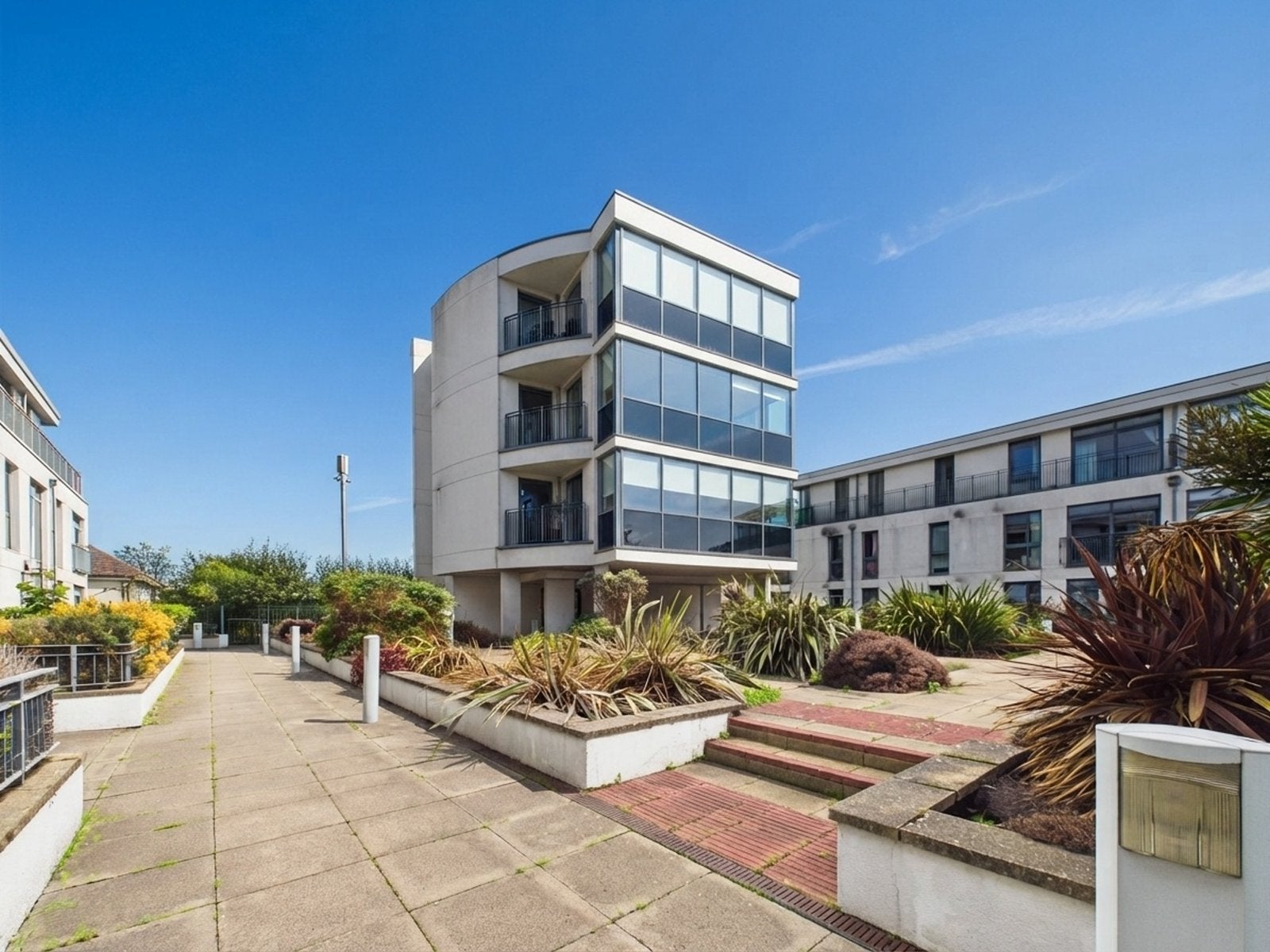Flat Guildford Street in Borough of Runnymede