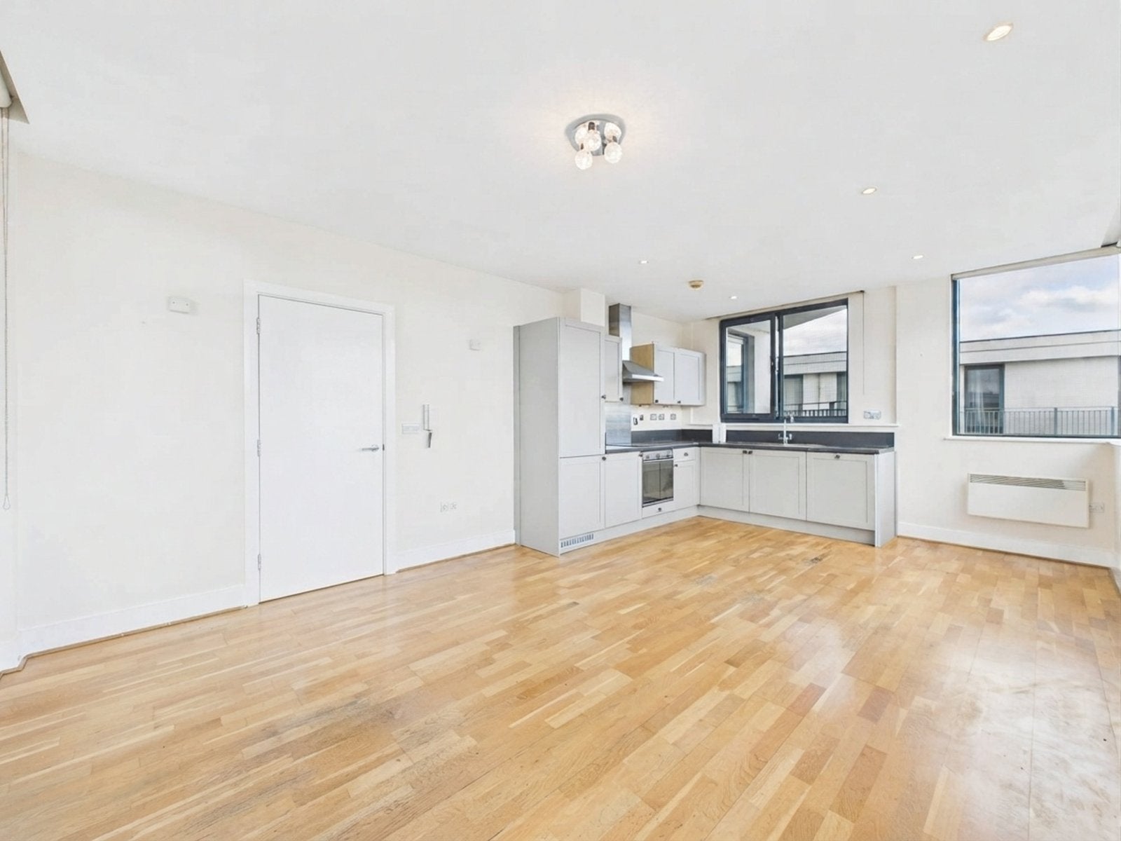 Flat Guildford Street in Borough of Runnymede