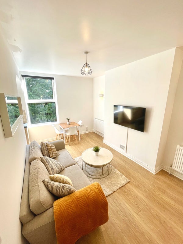 Flat Westfield Terrace in Leeds