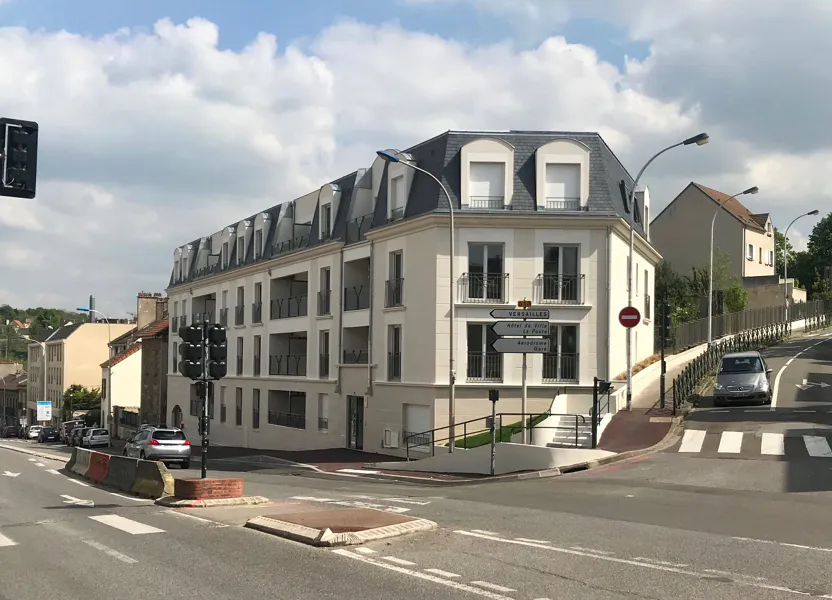 Flat Avenue Pierre Curie in Saint-Cyr-l'École