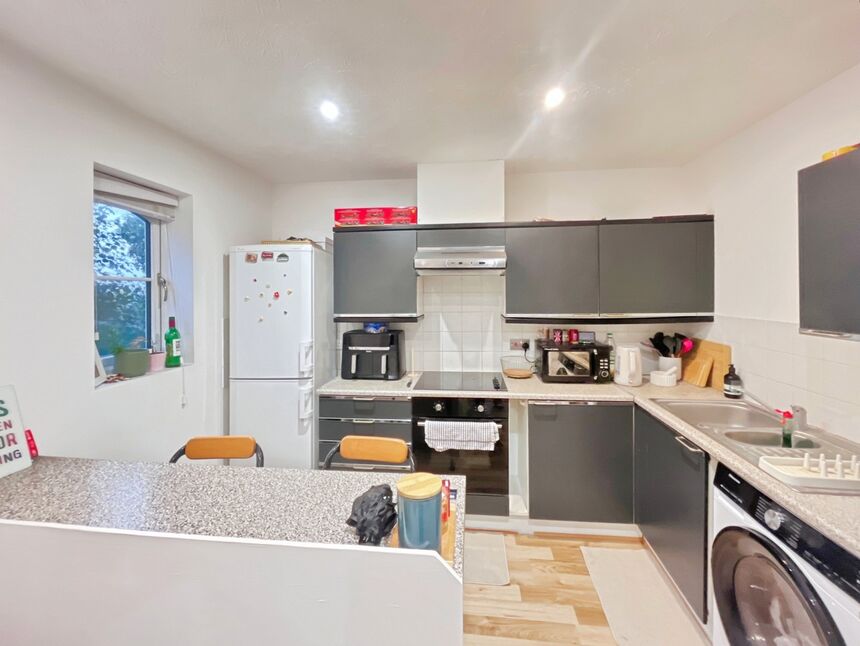 Flat Anglian Close in Watford