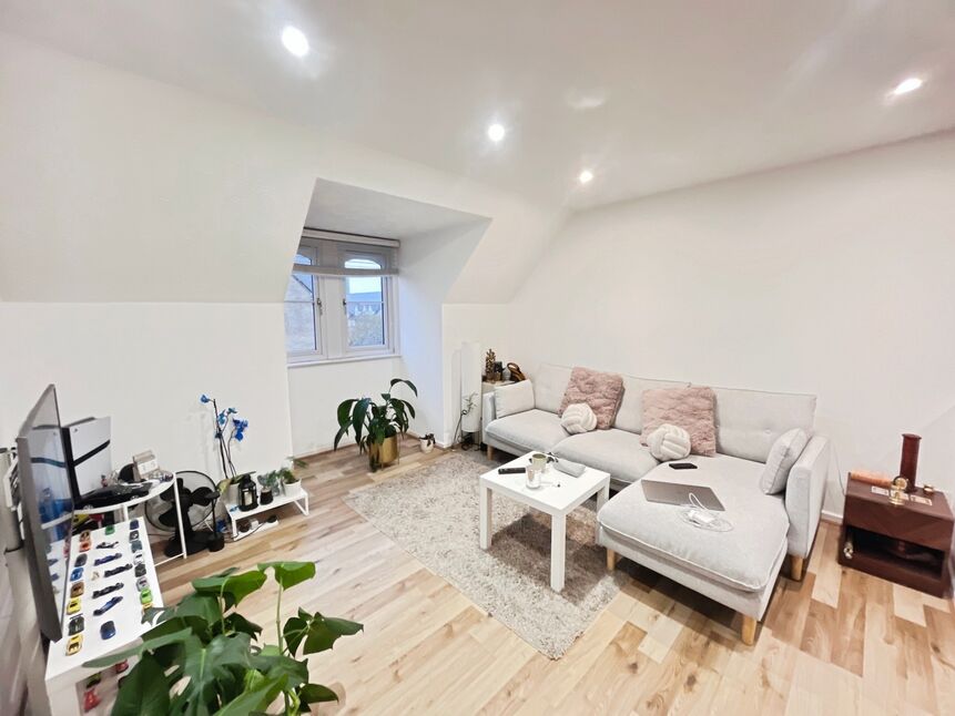 Flat Anglian Close in Watford