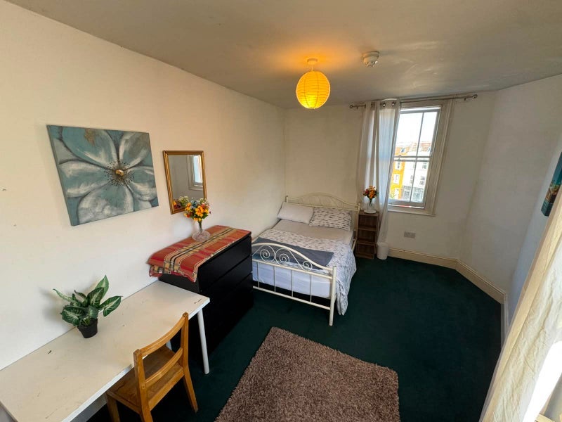 Room Stokes Croft in Bristol