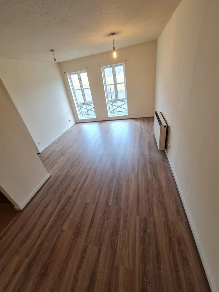 Flat Forsythia Close in Greater London