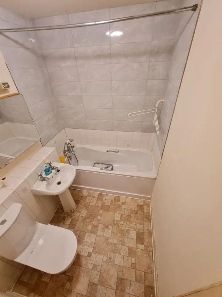 Flat Forsythia Close in Greater London