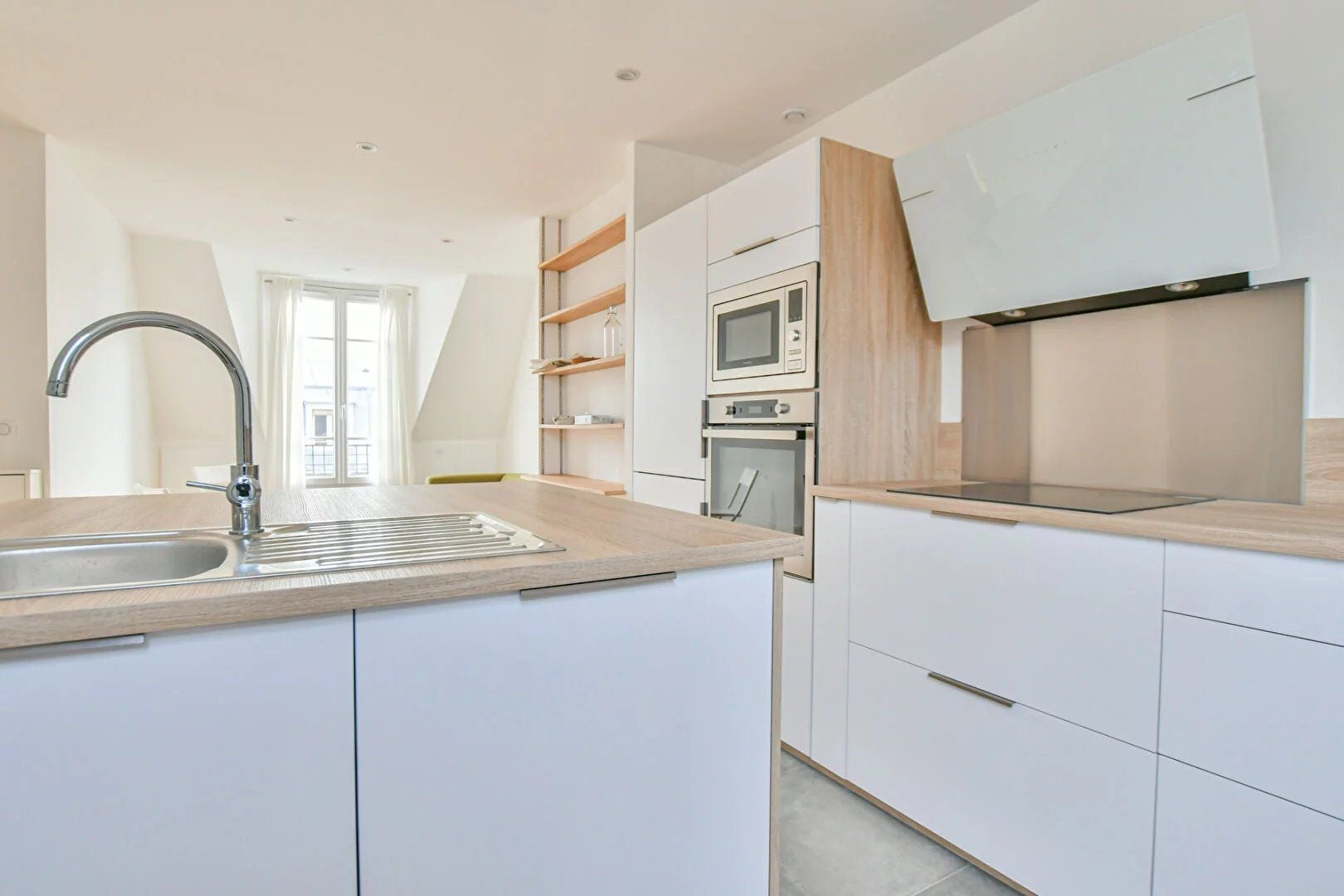 Flat Rue Jacques Baudry in Paris
