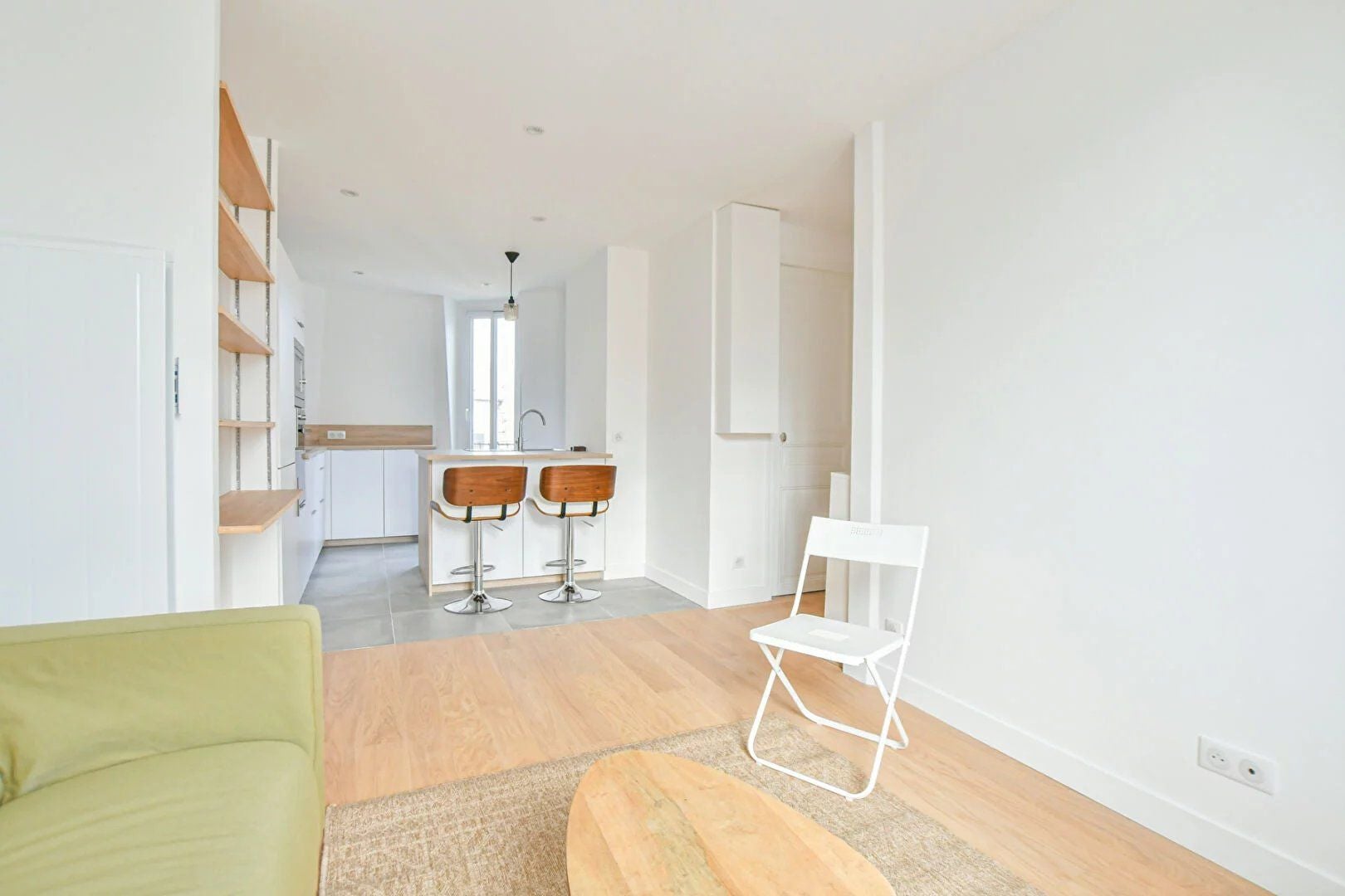 Flat Rue Jacques Baudry in Paris