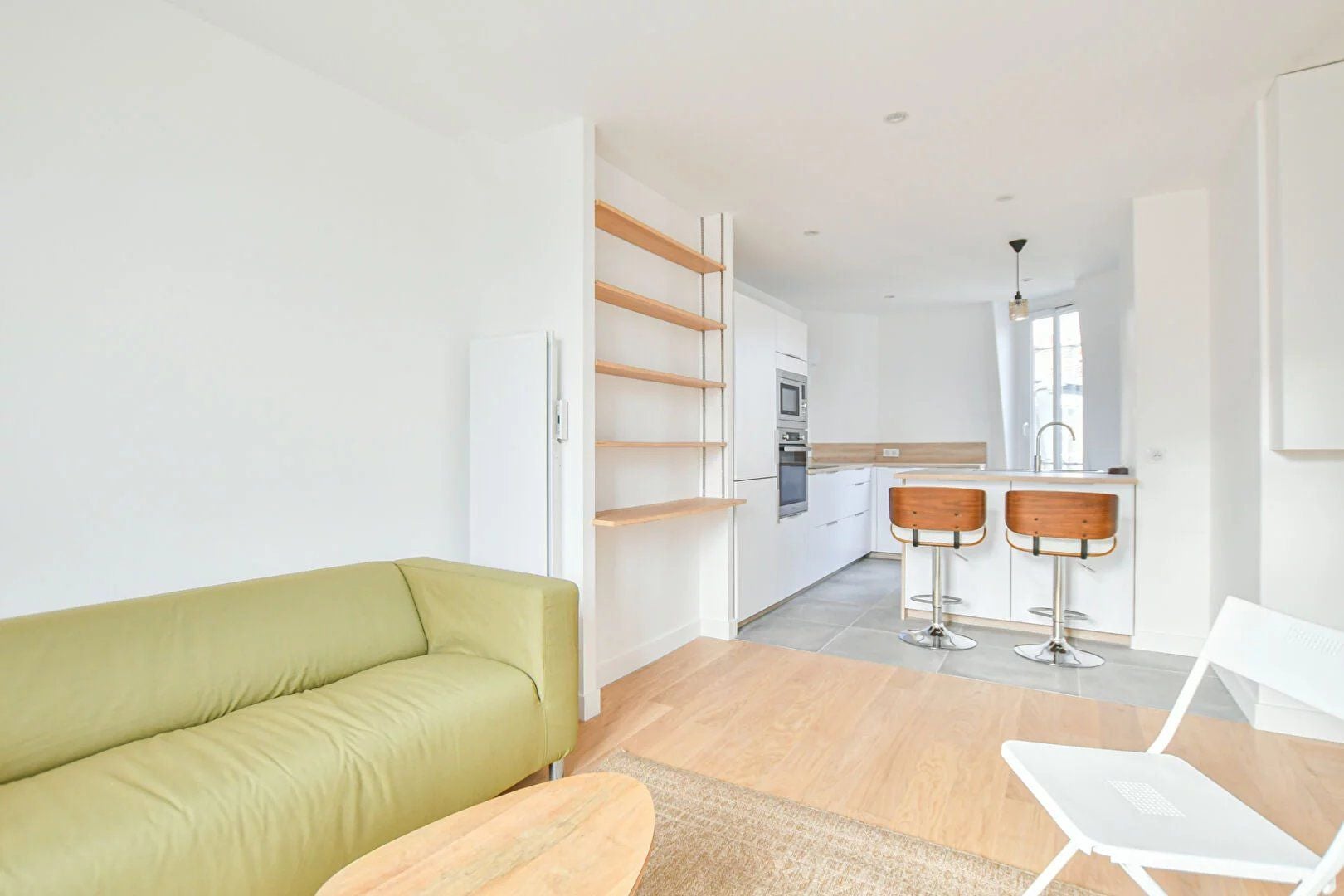 Flat Rue Jacques Baudry in Paris