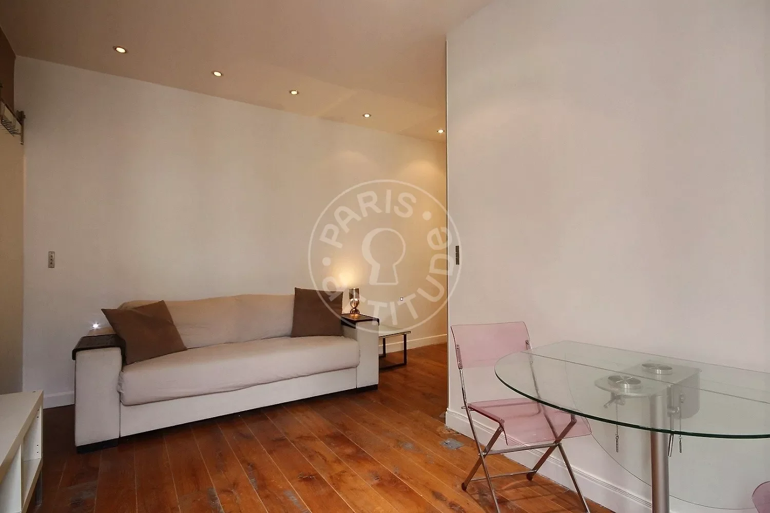 Flat Rue d'Enghien in Paris