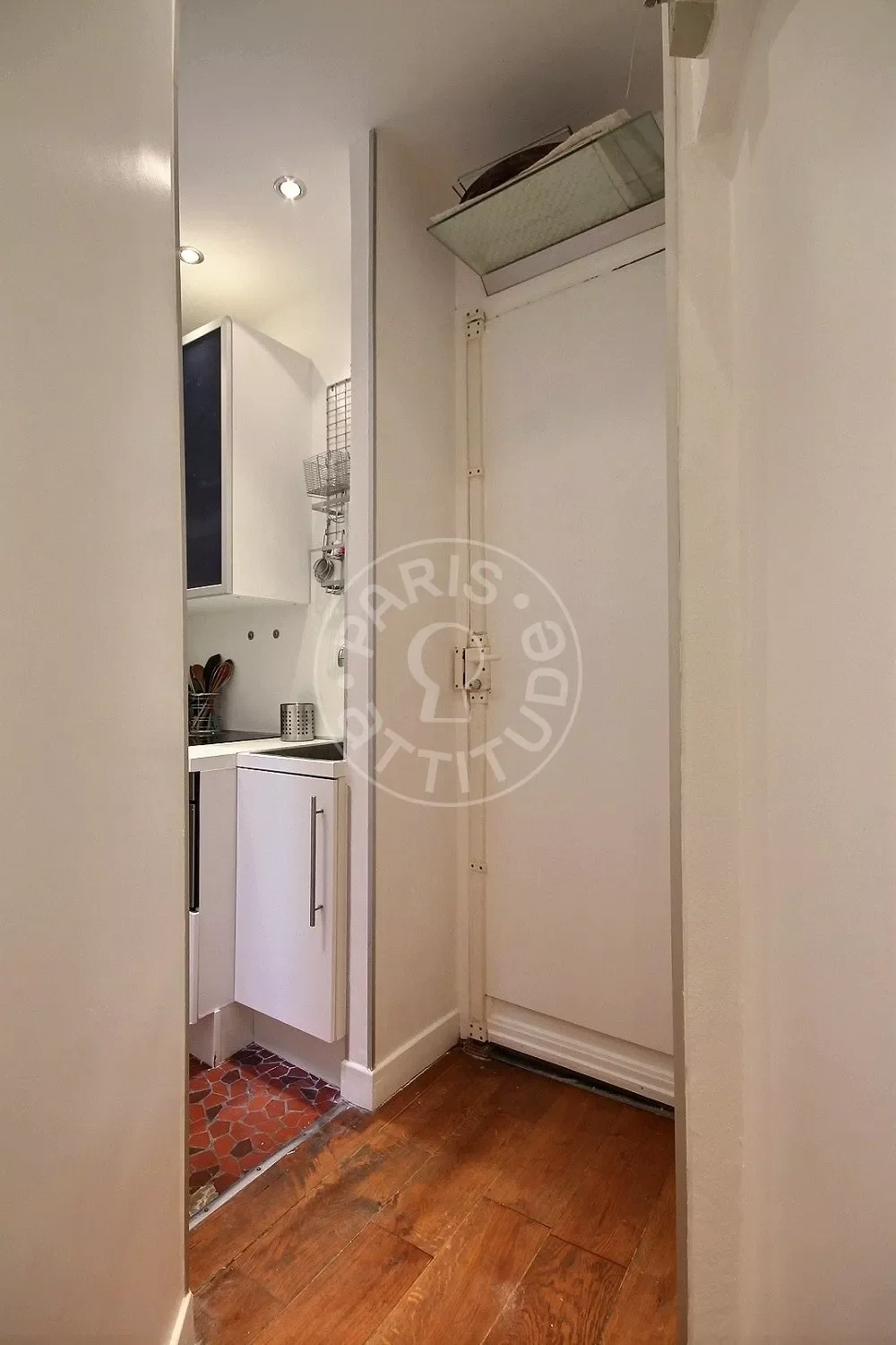 Flat Rue d'Enghien in Paris