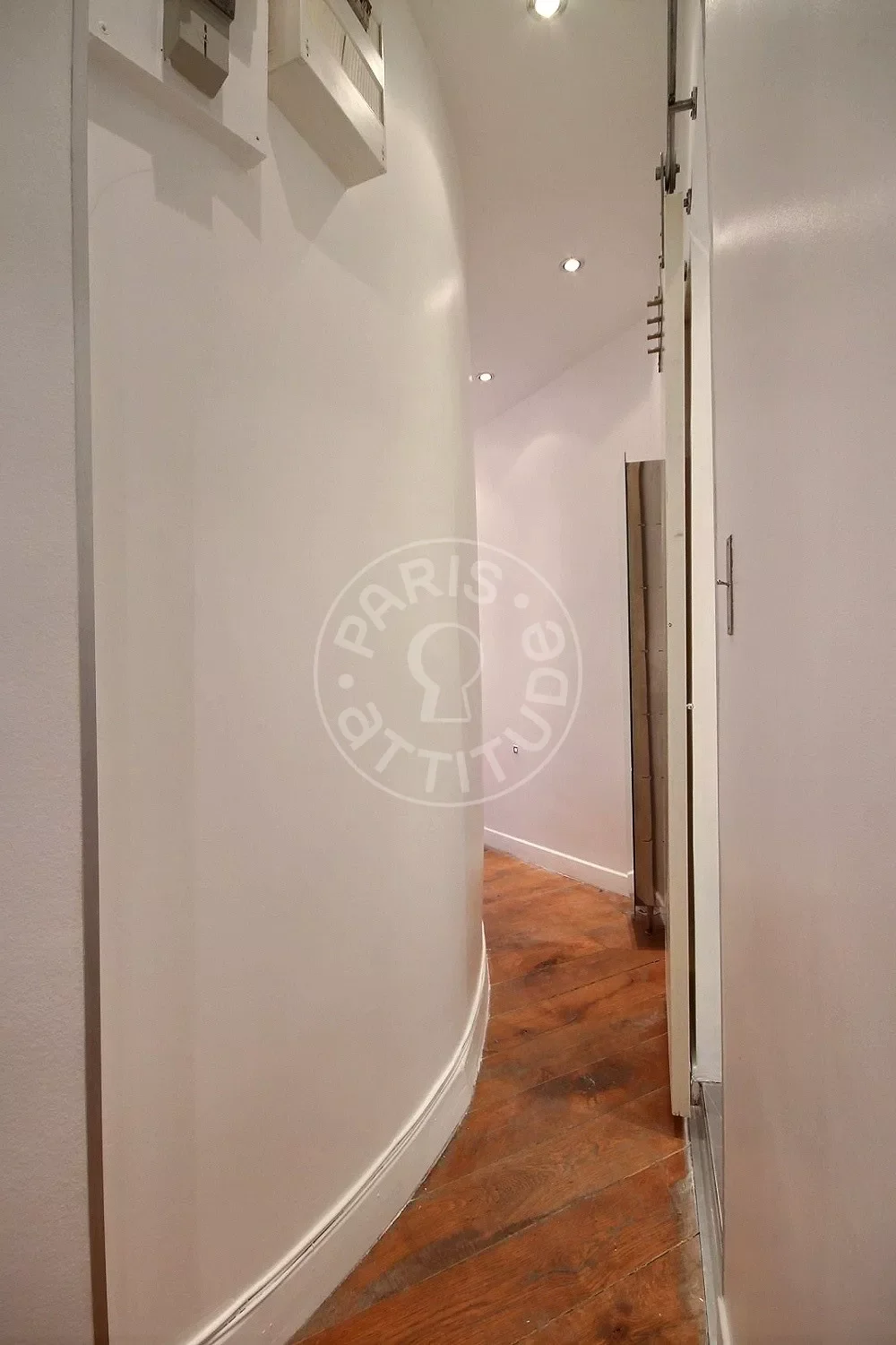 Flat Rue d'Enghien in Paris