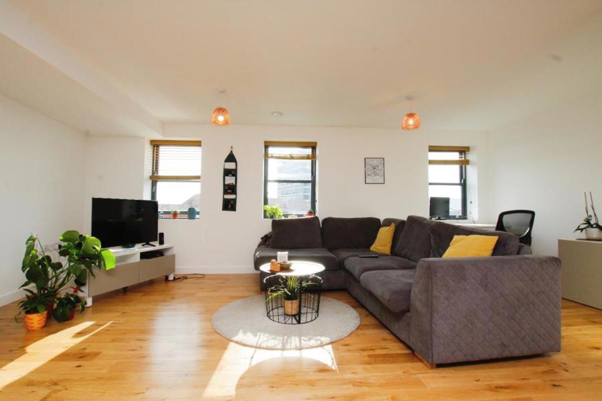 Flat Lower Park Row in Bristol