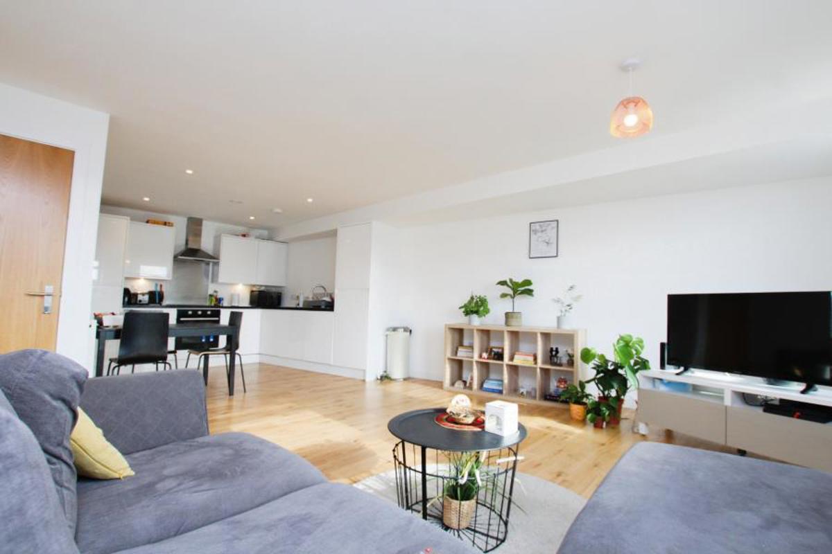 Flat Lower Park Row in Bristol