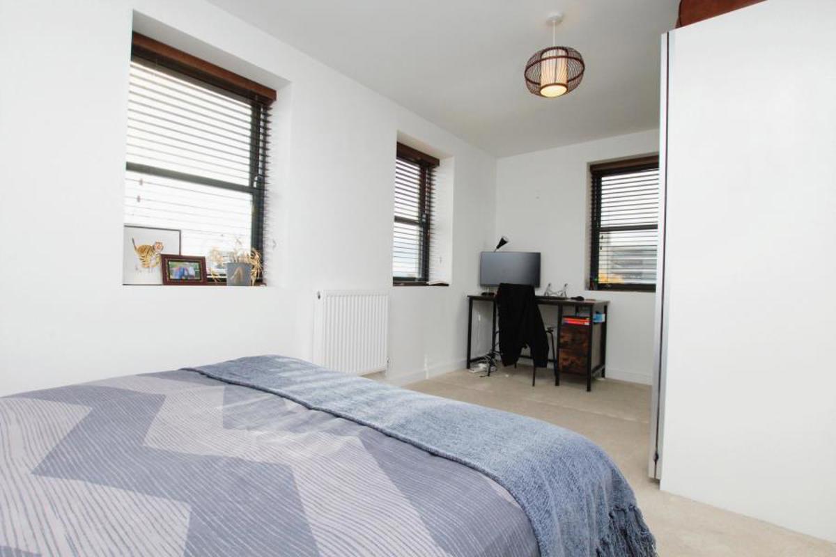 Flat Lower Park Row in Bristol