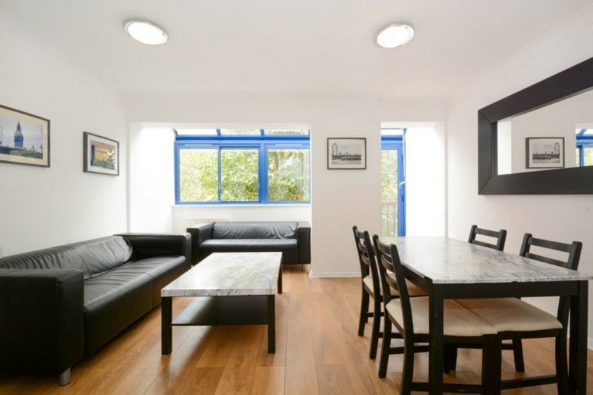 Flat Nelson Walk in Greater London