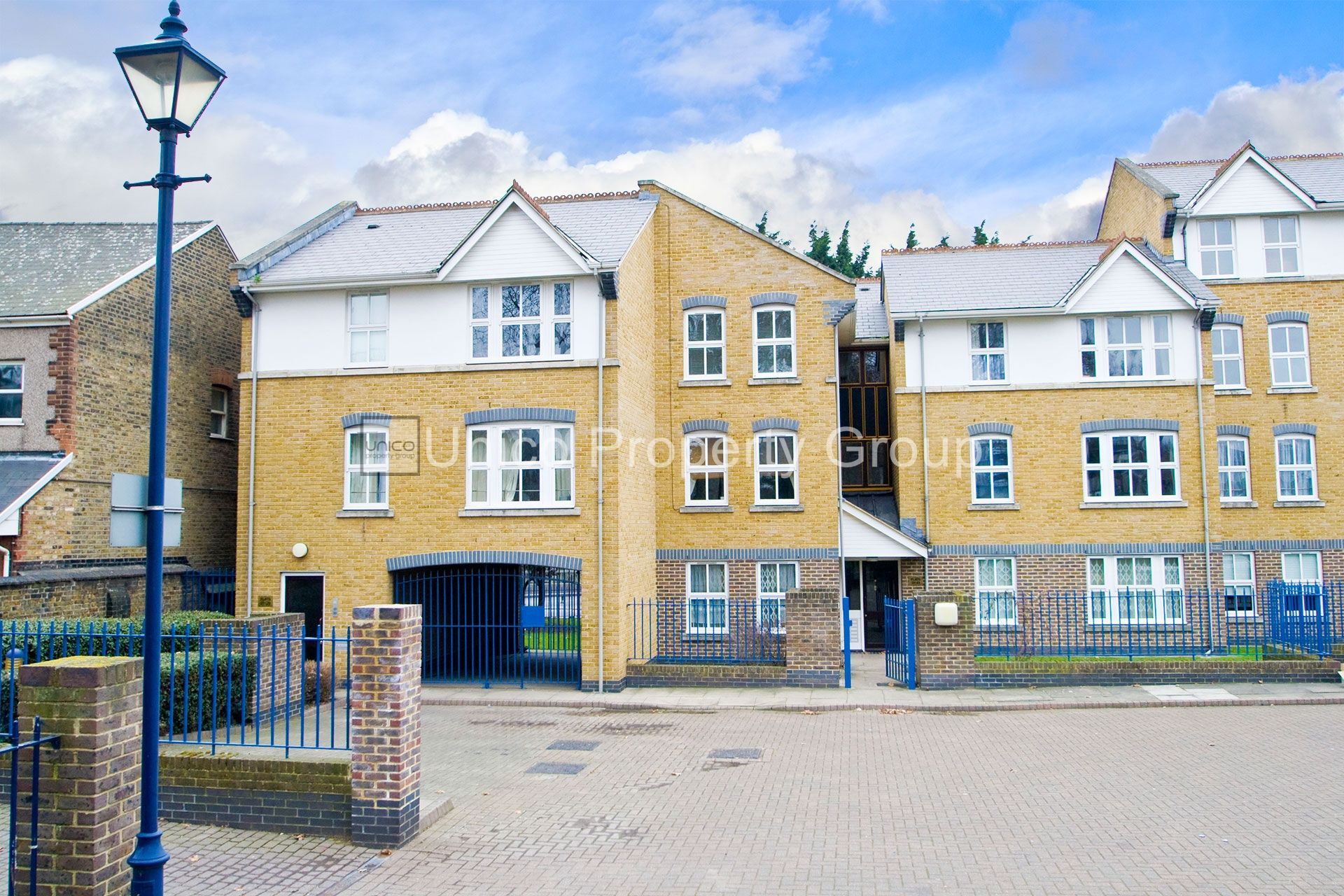 Flat Baldock Street in Greater London