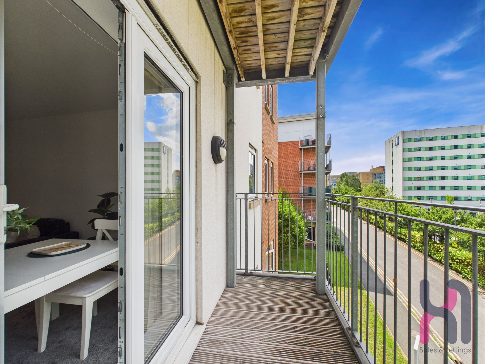 Flat Elmira Way in Salford