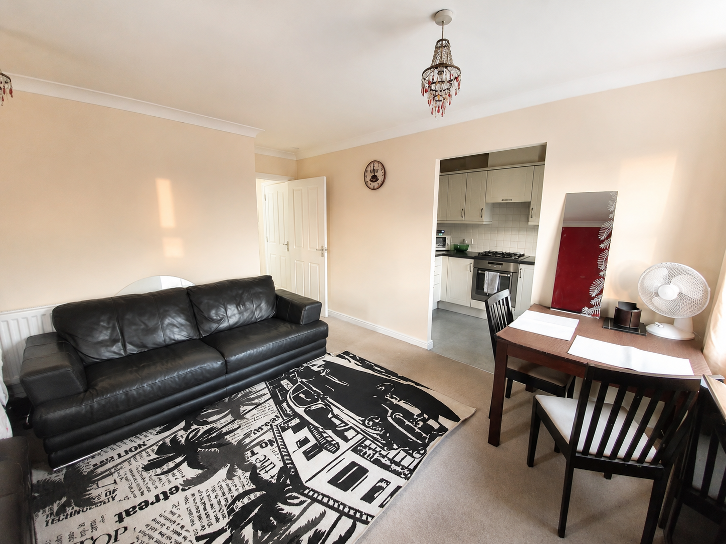 Flat Crispin Way in Greater London
