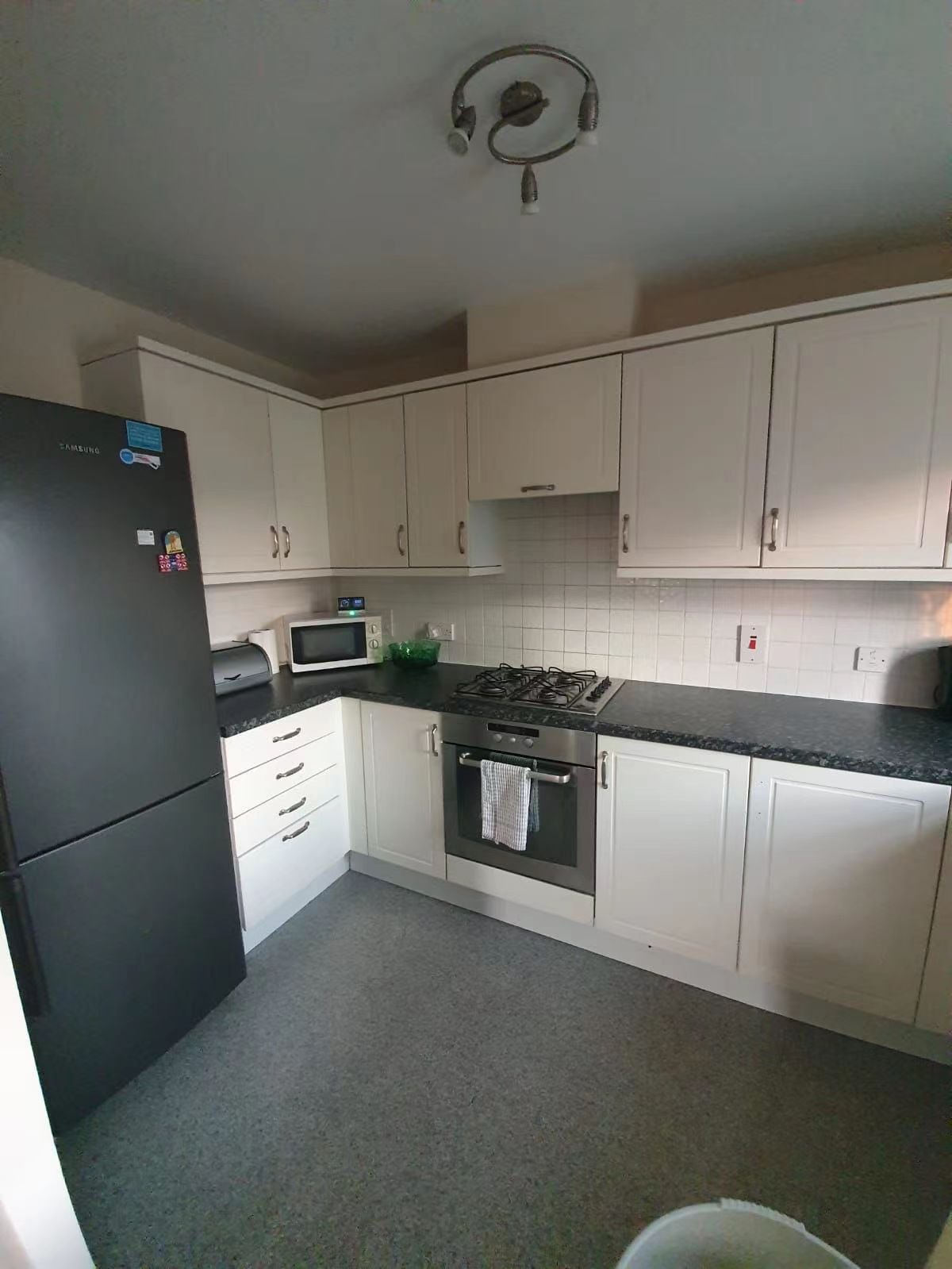Flat Crispin Way in Greater London