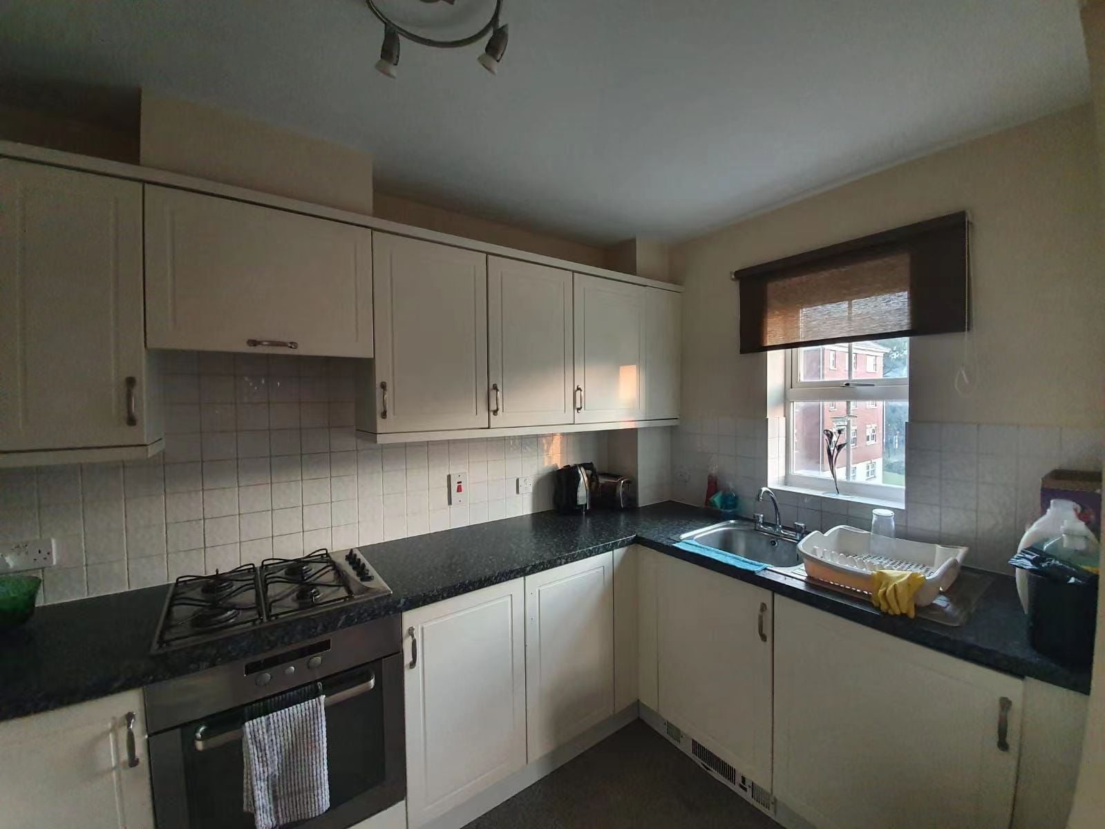 Flat Crispin Way in Greater London