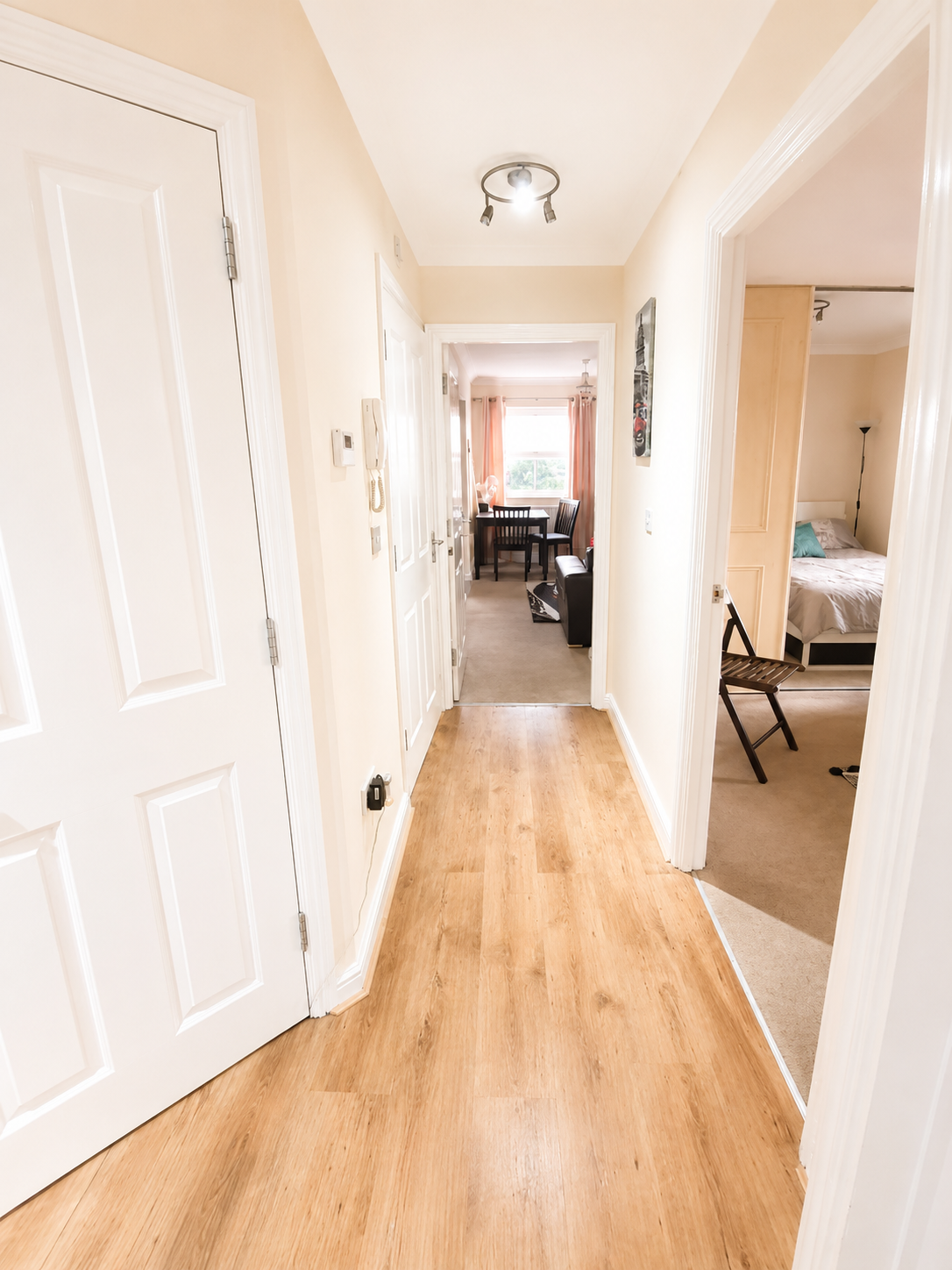 Flat Crispin Way in Greater London