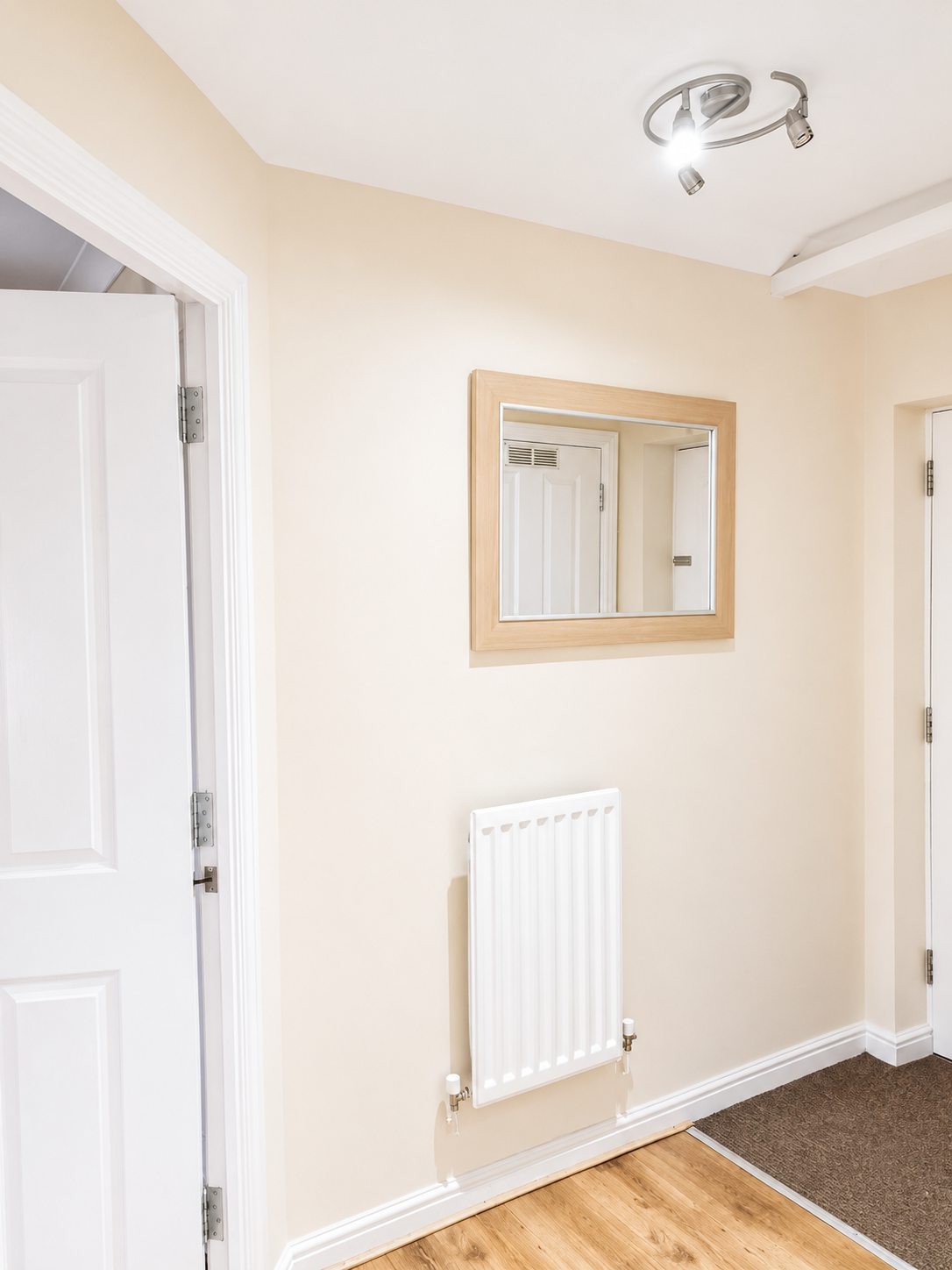 Flat Crispin Way in Greater London