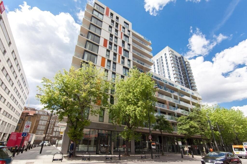 Flat Canter Way in Greater London